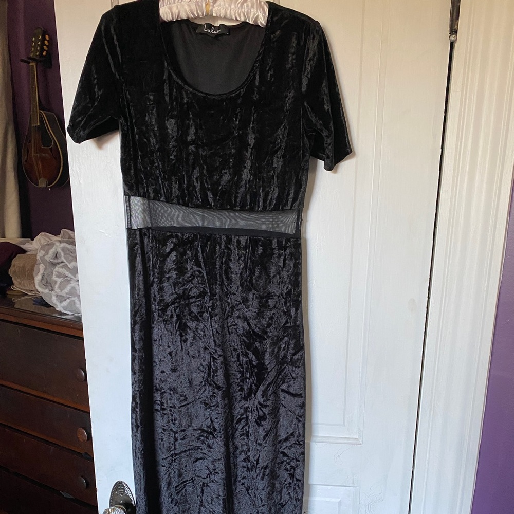 Lulu’s Make No Mystique Black Velvet Maxi Dress